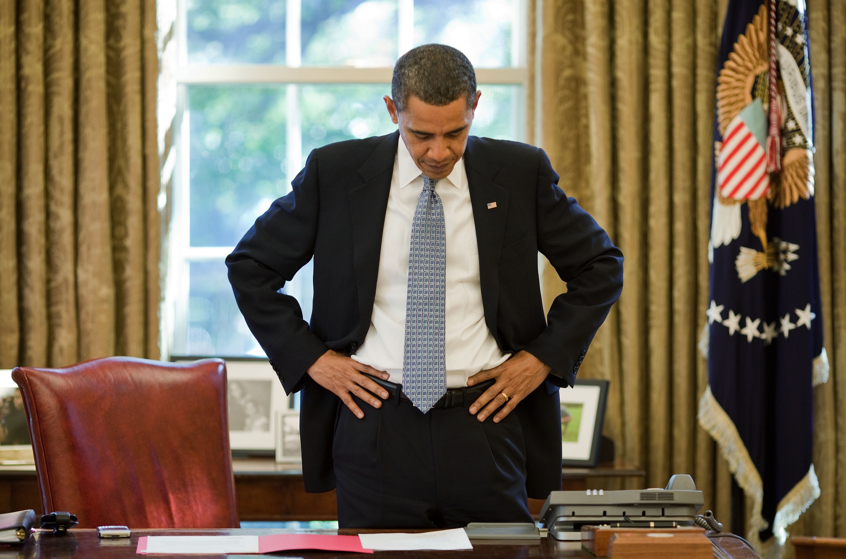 Obama pensif dans le bureau ovale. D. R.